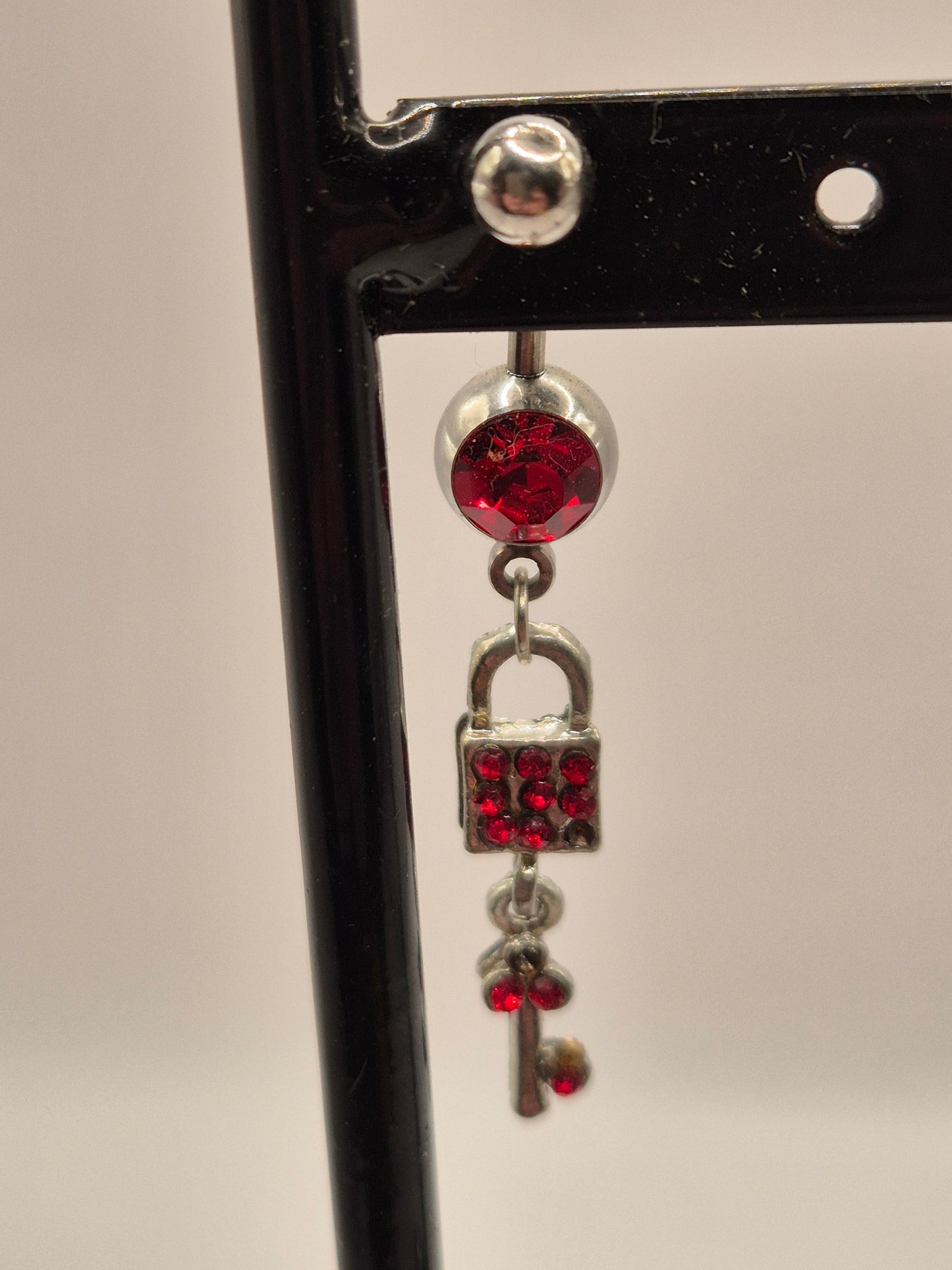 navelpiercing sleutel met slot