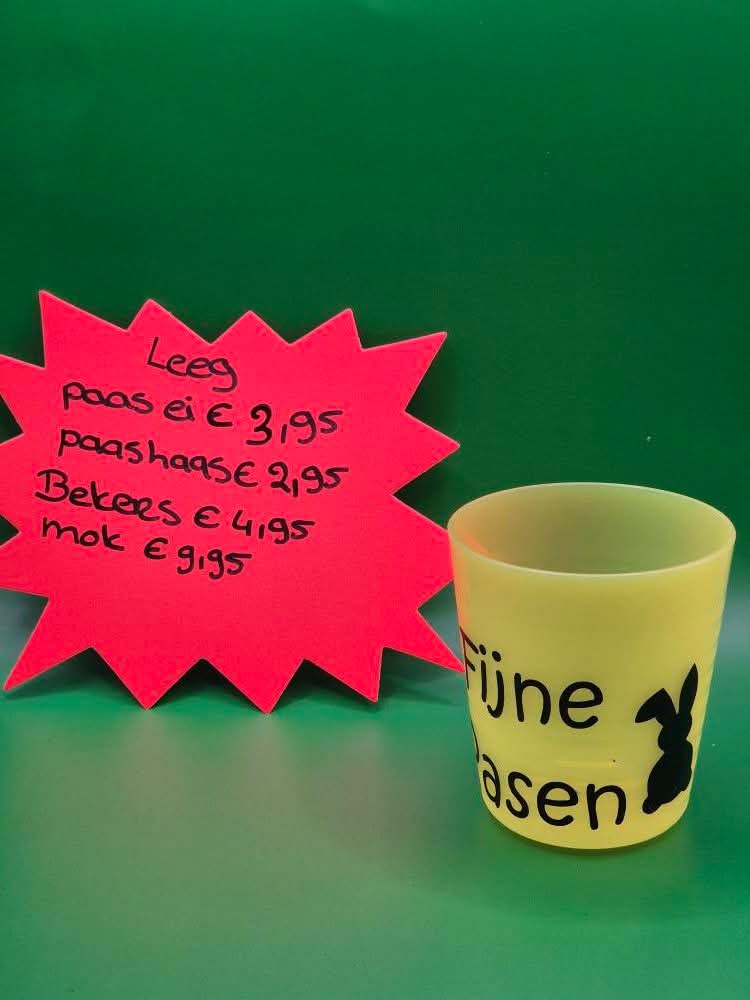paas beker leeg