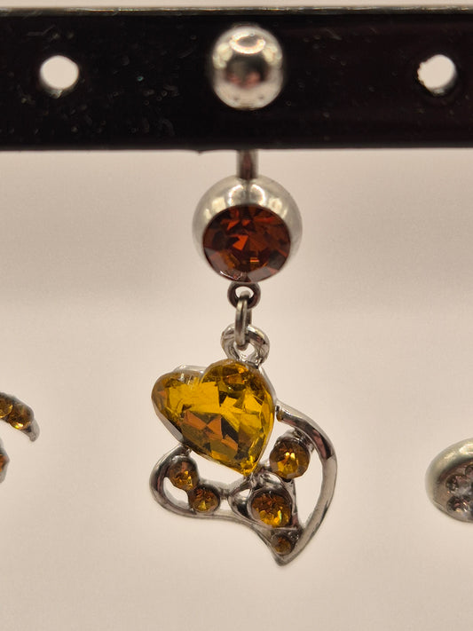 navelpiercing hart geel