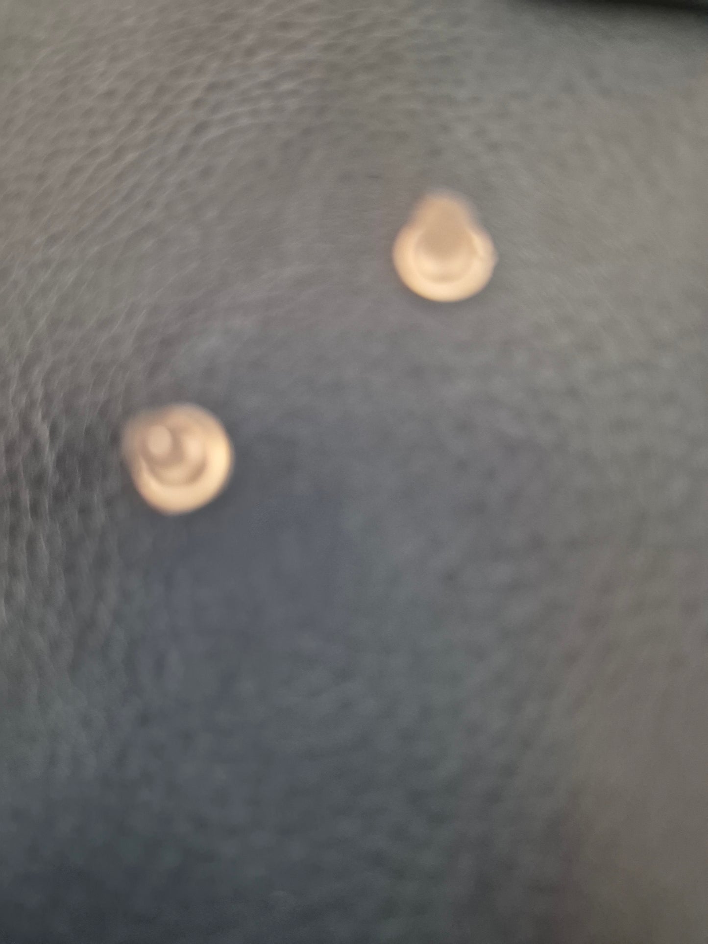 achterkantjes van oorbellen